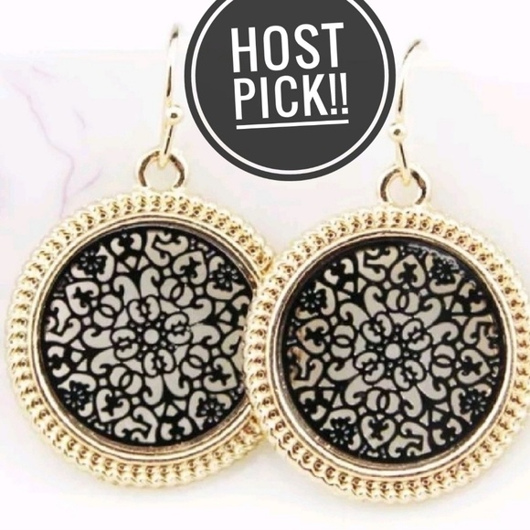 Jewelry - 🎉HP🎊🆕Black & Gold Filigree Earrings